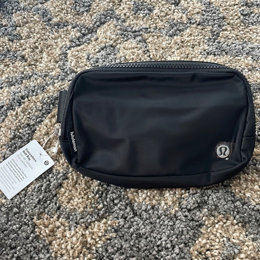Lululemon Everywhere Belt Bag - Black - Picture 5 of 8
